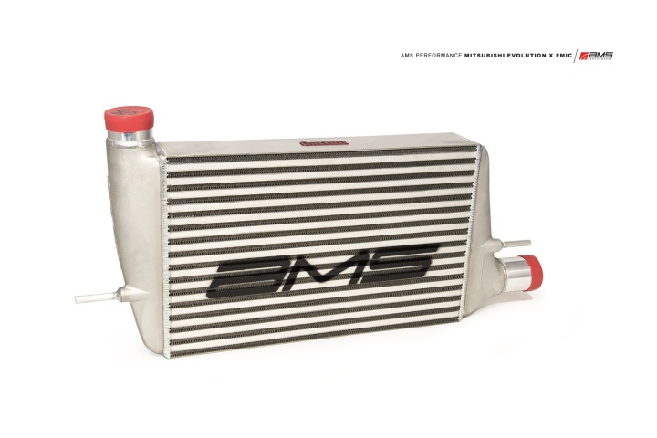 AMS.04.09.0001-1 EVO X Frontmonterad Intercooler Med Logo AMS Performance