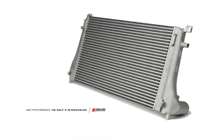 AMS.21.09.0001-1 Golf R MK7 Frontmonterad Intercooler AMS Performance