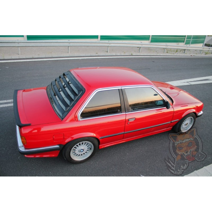 BMW E30 Bakruta Louver / Jalusi Abmax i gruppen Välj bilmodell / BMW / 3-serie (E30) 1982-1994 / Styling hos DDESIGN Scandinavia AB (BBE30RWLOU)