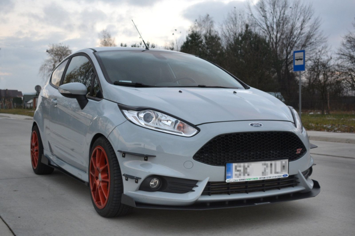 Ford Fiesta ST MK7 Facelift 2013-2017 Racing Frontläpp / Frontsplitter V.3 Maxton Design i gruppen Bilmodeller / Ford / Fiesta MK7 Facelift 12-17 / Styling hos DDESIGN AB (FO-FI-7F-ST-CNC-FD3A)