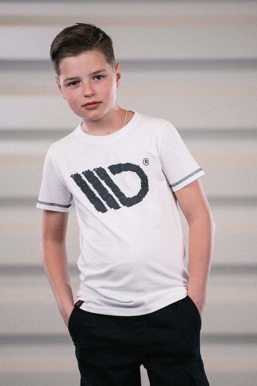 Vit T-shirt Barn (XS) Maxton Design i gruppen Välj bilmodell hos DDESIGN Scandinavia AB (MA-TSHRT-WHT-KIDS-1-XS)