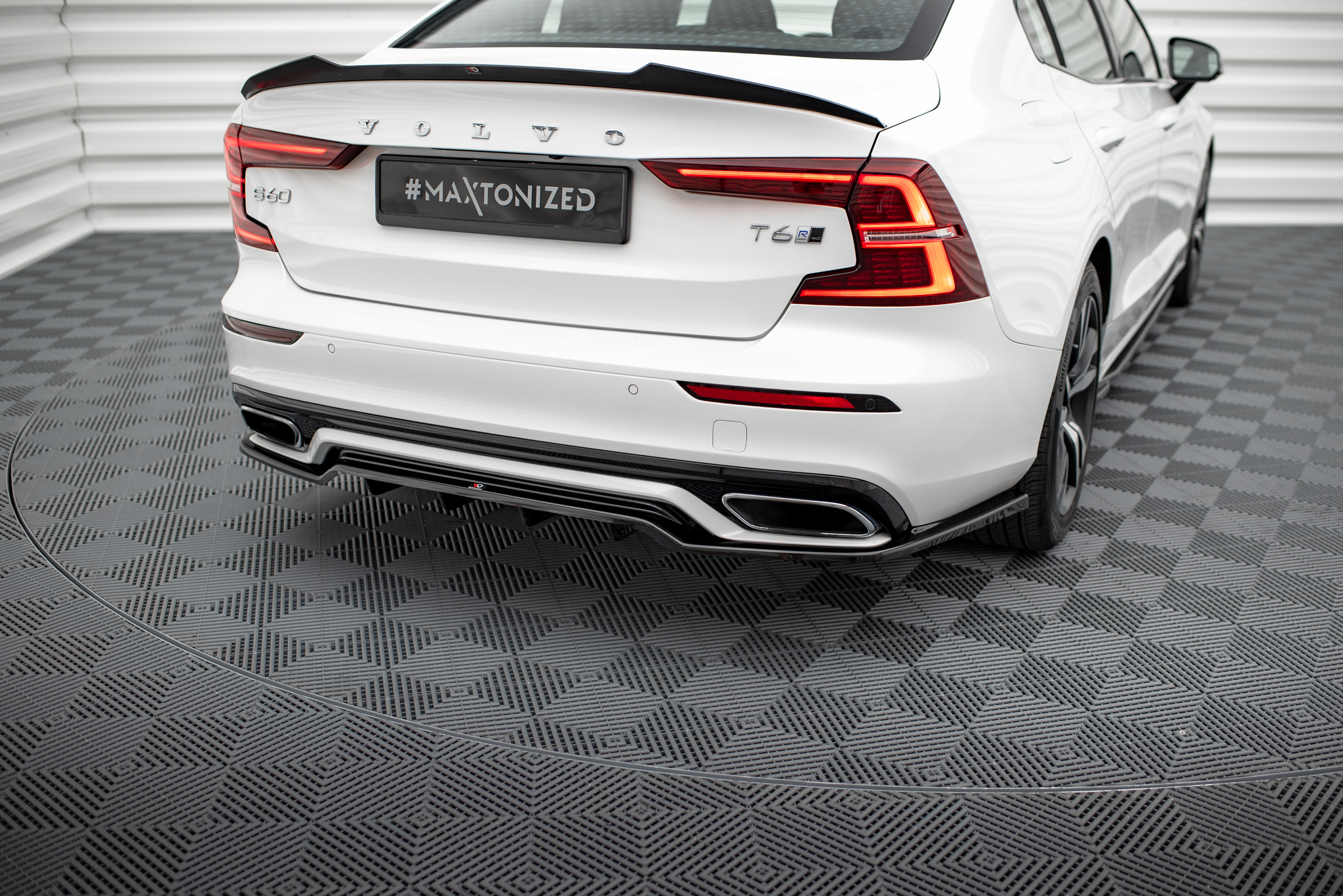 Volvo S60 / V60 R-Design 2017+ Diffuser Med Splitters Maxton Design