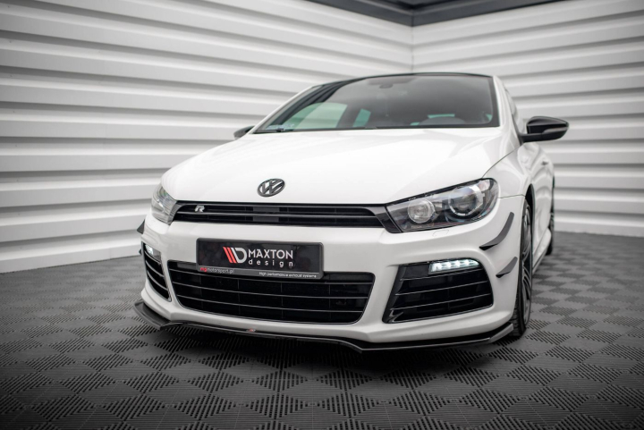 Volkswagen Scirocco R Mk3 2008-2014 Frontläpp / Frontsplitter V.4 Maxton Design i gruppen Bilmodeller / VW / Scirocco 08-17 / Styling hos DDESIGN AB (VW-SC-3-R-FD4G)