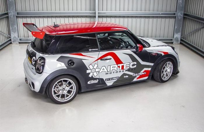 Mini Cooper S & JCW F56 2014+ Motorsportvinge / Vinge Airtec i gruppen Bilmodeller / Mini / Cooper (F55/56/57) 2014+ / Styling hos DDESIGN AB (var-ATMSMINI9)