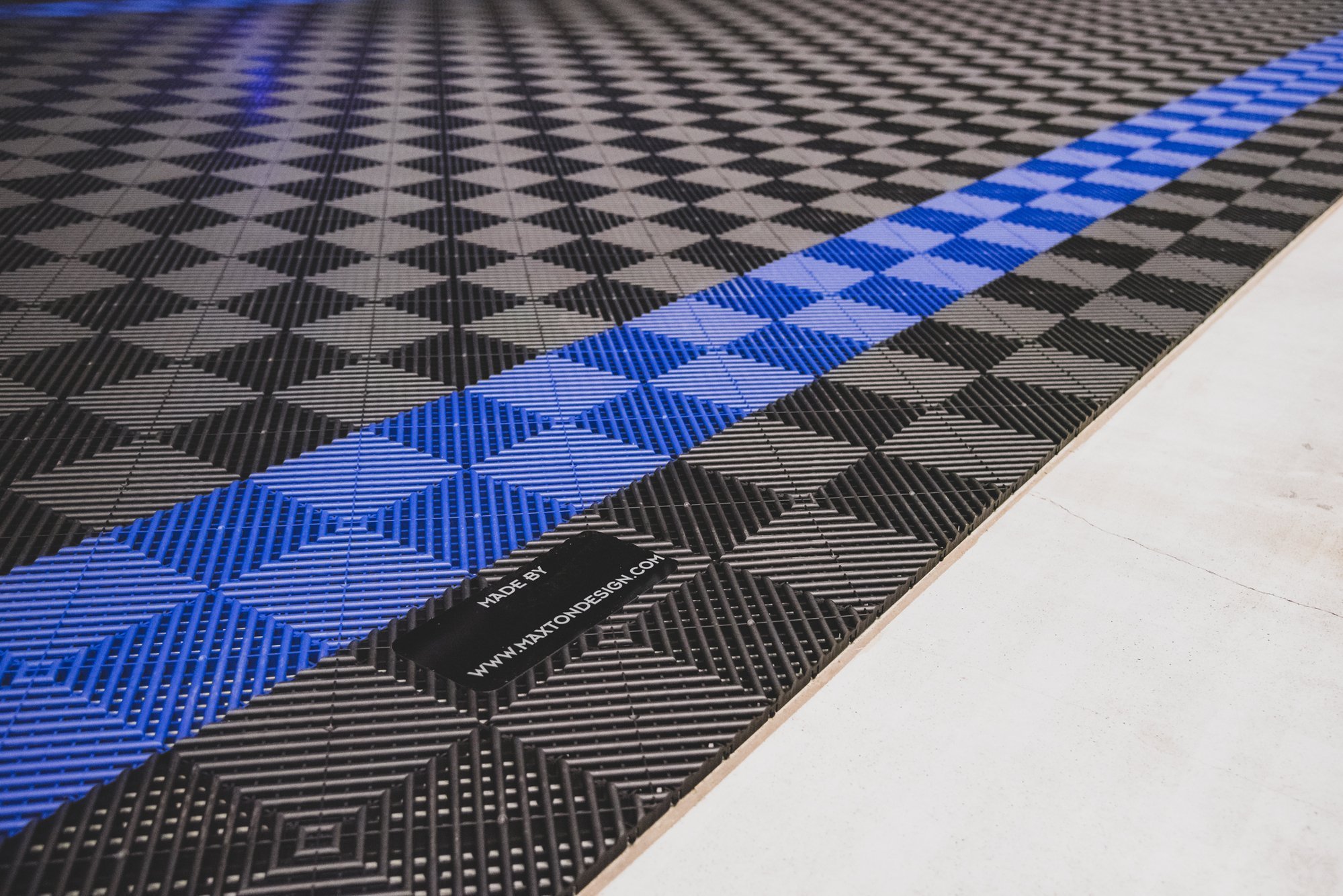 Maxton Floor - Utmanaren till de dyrare garagegolven hos DDESIGN