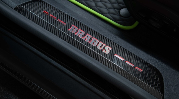 BRABUS Porsche Taycan Turbo S Instegslister 4 st belysta färgväxling vit röd i gruppen Välj bilmodell hos DDESIGN Scandinavia AB (9TY-350-00)