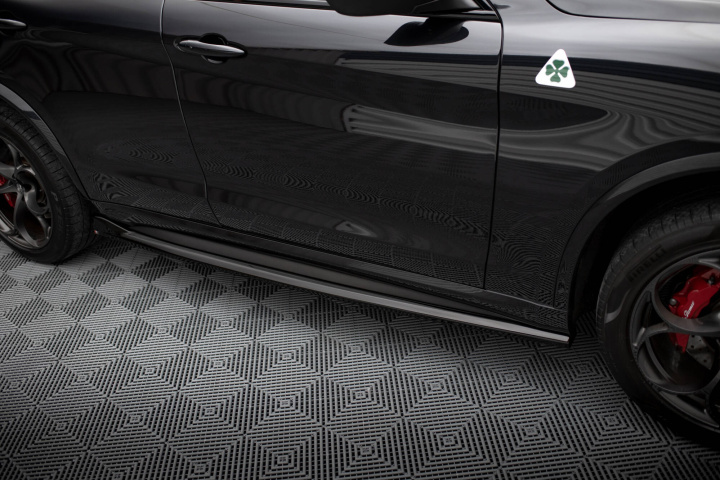Alfa Romeo Stelvio Quadrifoglio Mk1 2016-2020 Sidokjolar / Sidoextensions V.1 Maxton Design i gruppen Välj bilmodell / Alfa Romeo / Stelvio hos DDESIGN Scandinavia AB (AL-ST-1-QV-SD1G)