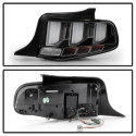 Ford Mustang 2010-2012 Light Bar (Sekventiell Blinkers) LED Baklampor - Svart Spyder Auto Spyder Auto