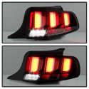 Ford Mustang 2010-2012 Light Bar (Sekventiell Blinkers) LED Baklampor - Svart Spyder Auto Spyder Auto