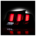 Ford Mustang 2010-2012 Röd Light Bar (Sekventiell Blinkers) LED Baklampor - Svarta Spyder Auto Spyder Auto