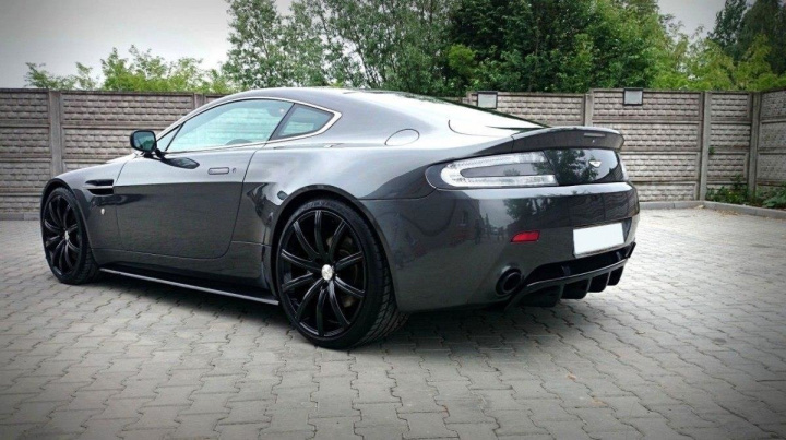 Aston Martin V8 Vantage 2004-2011 Sidokjolar / Sidoextensions Maxton Design i gruppen Välj bilmodell / Aston Martin / Vantage 2005-2018 hos DDESIGN Scandinavia AB (AM-V8-VA-1-SD1G)