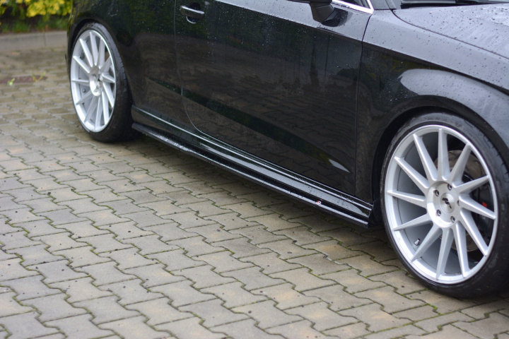 Audi S3 / A3 S-Line 8V / 8V Facelift Hatchback 2012-2020 Sidokjolar / Sidoextensions Maxton Design i gruppen Välj bilmodell / Audi / A3 - S3 - RS3 (8V) 2012-2019 / Styling hos DDESIGN Scandinavia AB (AU-S3-3-3D-SD1G)