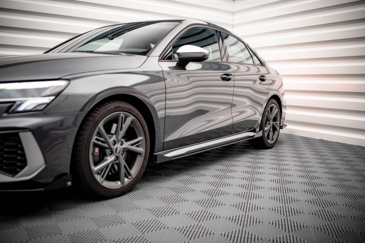 Audi S3 / A3 S-Line 8Y / 8Y Facelift 2020-2024 Street Pro Sidoextensions + Flaps V.1 Svart/Röd + Blanka Flaps Maxton Design i gruppen Välj bilmodell / Audi / A3 - S3 - RS3 (8Y) 2020+ / Styling hos DDESIGN Scandinavia AB (AUA38YSLINECNCSD1BRBSRF1G)