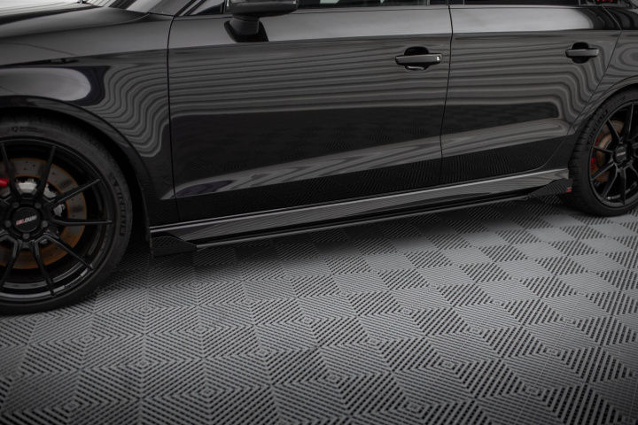 Audi RS3 Sedan 8V Facelift 2016- 2020 Street Pro Sidoextensions V.1 + Flaps Svart/Röd + Blanka Flaps Maxton Design i gruppen Välj bilmodell / Audi / A3 - S3 - RS3 (8V) 2012-2019 / Styling hos DDESIGN Scandinavia AB (AURS38VFSCNC-SD1BRB-SF1G)