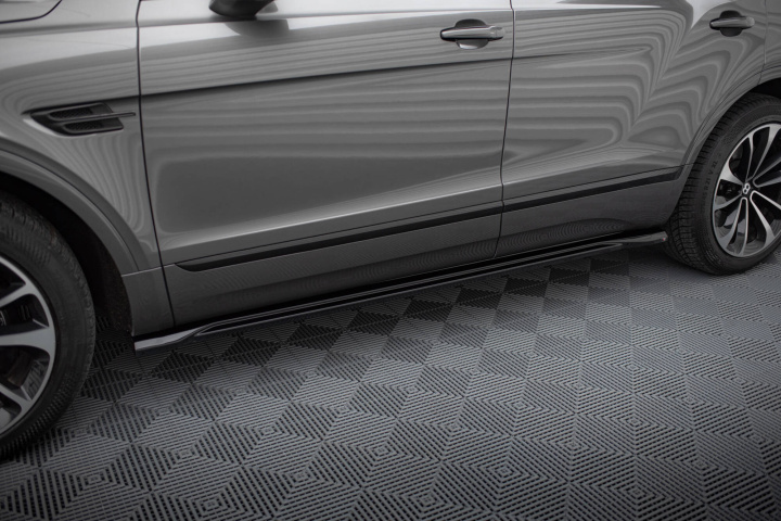 Bentley Bentayga Mk1 2015-2020 Sidoextensions V.1 Maxton Design i gruppen Välj bilmodell / Bentley / Bentayga 2015+ hos DDESIGN Scandinavia AB (BE-BE-1-SD1G)