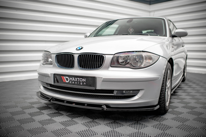 BMW 1 E81 Facelift 2007-2011 Frontläpp / Frontsplitter V.3 Maxton Design i gruppen Välj bilmodell / BMW / 1-serie (E81-E87) 2004-2013 / Styling hos DDESIGN Scandinavia AB (BM-1-81F-FD3G)