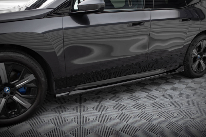 BMW iX i20 2021- Sidoextensions V.1 Maxton Design i gruppen Välj bilmodell / BMW / iX i20 2021- / Styling hos DDESIGN Scandinavia AB (BM-IX-1-MPACK-SD1G)