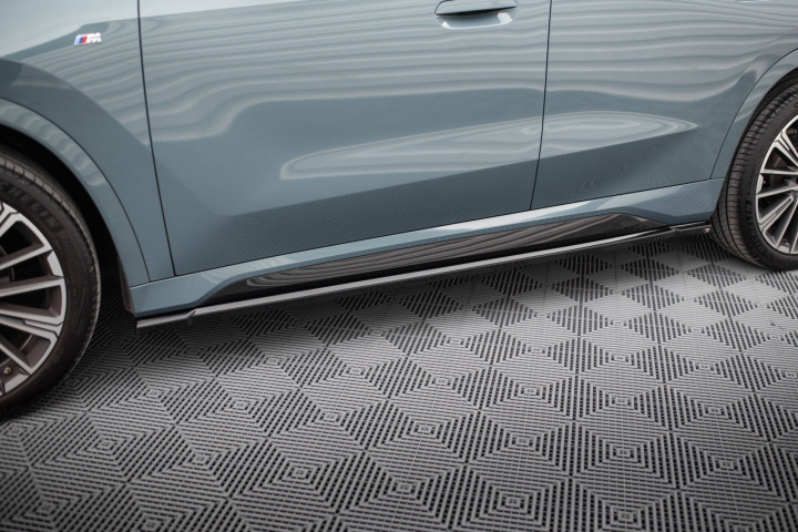 BMW X1 M-Sport U11 2022+ Sidoextensions V.1 Maxton Design i gruppen Välj bilmodell / BMW / X1 (U11) 2022+ hos DDESIGN Scandinavia AB (BM-X1-U11-MPACK-SD1G)