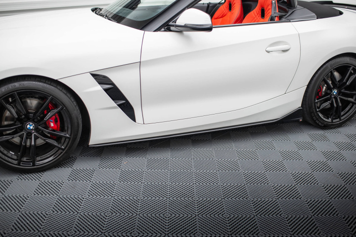 BMW Z4 M-Sport (Inkl. M40i) G29 LCI 2022+ Sidokjolar / Sidoextensions V.1 Maxton Design i gruppen Välj bilmodell / BMW / Z4 19+ (G29) hos DDESIGN Scandinavia AB (BM-Z4-29F-M-SD1G)