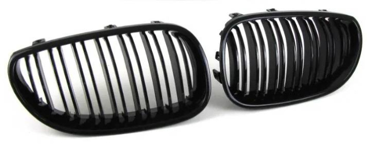 BMW 5-Serie E60/E61 2003-2010 Dubbelribbad Blanksvart Sportgrill / Njurar Performance-Look i gruppen Välj bilmodell / BMW / 5-serie (E60-E61) 03-10 / Styling hos DDESIGN Scandinavia AB (BM130001)