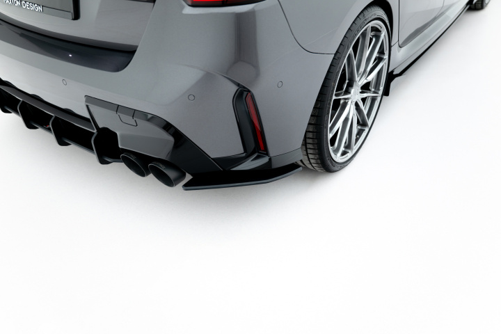BMW M135i F70 2024+ Street Pro Bakre Sidoextensions V.1 Maxton Design i gruppen Välj bilmodell / BMW / 1-serie (F70) 2024+ hos DDESIGN Scandinavia AB (BM170MCNC-RSD1BRB)