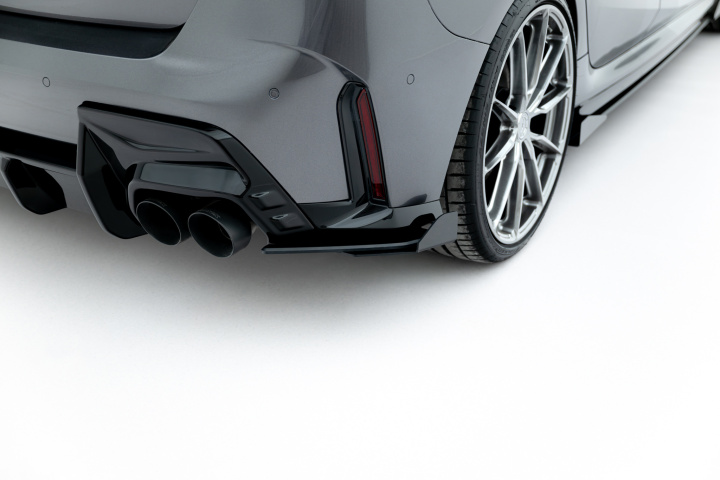 BMW M135i F70 2024+ Street Pro Bakre Sidoextensions V.2 + Splitters Maxton Design i gruppen Välj bilmodell / BMW / 1-serie (F70) 2024+ hos DDESIGN Scandinavia AB (BM170MCNC-RSD2BRBRSF2G)