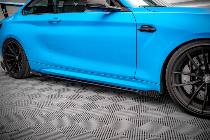 BMW M2 F87 2016-2020 Street Pro Sidoextensions + Flaps Svart/Röd + Blanka Flaps Maxton Design i gruppen Välj bilmodell / BMW / M2 2-serie (F87) 2015+ / Styling hos DDESIGN Scandinavia AB (BM287MCOMPCNCSD1BRBSRF1G)