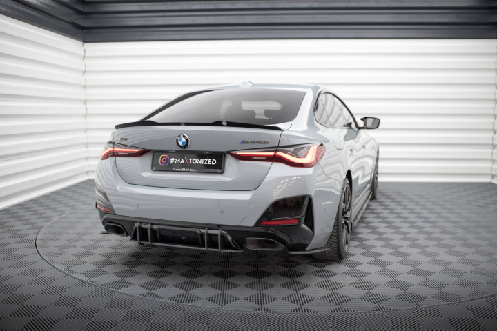 BMW 4 Gran Coupe M440i G26 2021- Street Pro Bakre Diffuser Svart/Röd Maxton Design i gruppen Välj bilmodell / BMW / 3-serie-4-serie (G20-G26) 19+ / Styling hos DDESIGN Scandinavia AB (BM4G26MPACKGCCNC-RS2BBRBI)