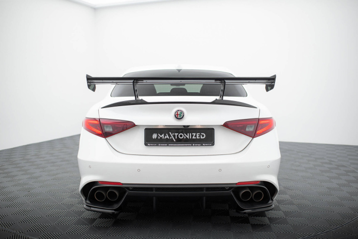 Alfa Romeo Giulia Quadrifoglio Kolfibervinge Maxton Design i gruppen Välj bilmodell / Alfa Romeo / Giulia (952) 2016+ / Styling hos DDESIGN Scandinavia AB (CF-AL-GI-1-QV-INT-245-P)