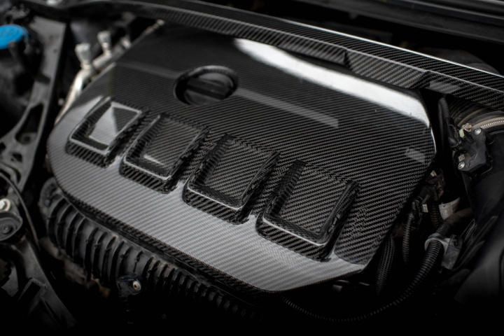 BMW 1 F40 M135i 2019-2024 Motorkåpa Kolfiber Maxton Design i gruppen Välj bilmodell / BMW / 1-serie (F40) 2019+ / Styling hos DDESIGN Scandinavia AB (CF-BM-1-40-M-EC2-245-P)