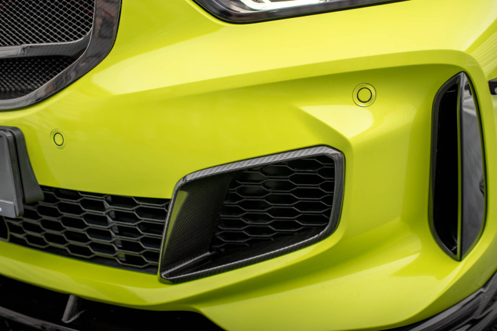 BMW 1 F40 M-Pack/ M135i 2019-2024 Kolfiber Intag Främre Stötfångare Maxton Design i gruppen Välj bilmodell / BMW / 1-serie (F40) 2019+ / Styling / Grillar hos DDESIGN Scandinavia AB (CF-BM-1-40-M-G2-245-P)