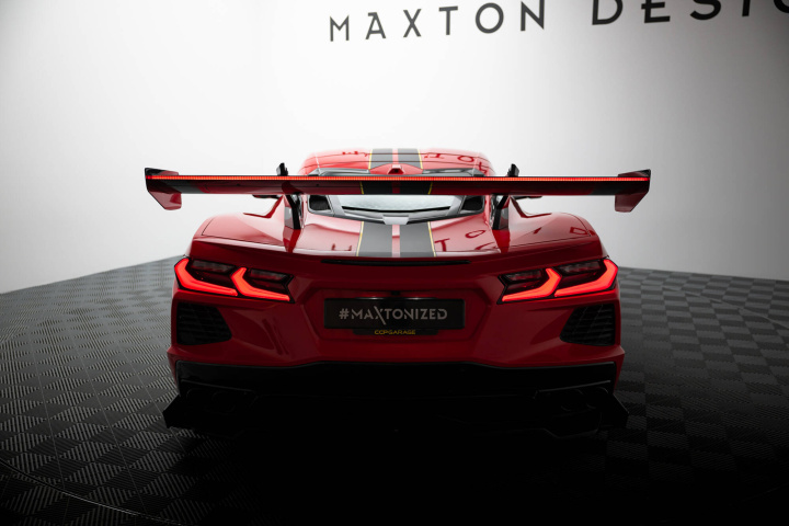 Chevrolet Corvette C8 2020+ Kolfibervinge med LED-Ljus Maxton Design i gruppen Välj bilmodell / Chevrolet / Corvette C8 2020+ hos DDESIGN Scandinavia AB (CF-CH-CO-C8-INT-245-PLED)