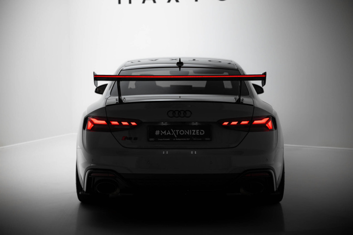Audi A5 / A5 S-Line / S5 / RS5 Coupe F5 / F5 Facelift 2017-2019 Kolfibervinge V.1 med Bred Infästning och LED-Ljus Maxton Design i gruppen Välj bilmodell / Audi / A5 - S5 - RS5 (F5) 2016+ / Styling hos DDESIGN Scandinavia AB (CFAUS52FCWING5EXT245PLED1)