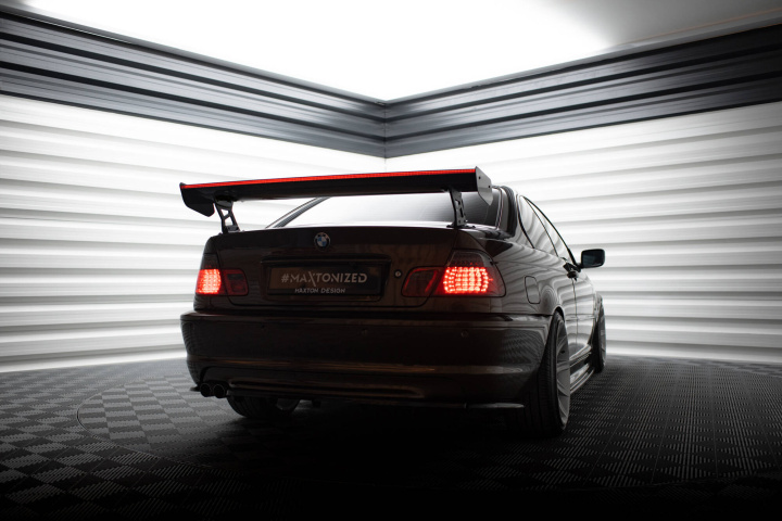 BMW 3-Serie Coupé E46 1998-2005 Kolfibervinge Spoiler med LED-Ljus Bred Infästning Maxton Design i gruppen Välj bilmodell / BMW / 3-serie (E46) 1998-2005 / Styling / Vingar hos DDESIGN Scandinavia AB (CFBM346CWING5EXT245PLED)