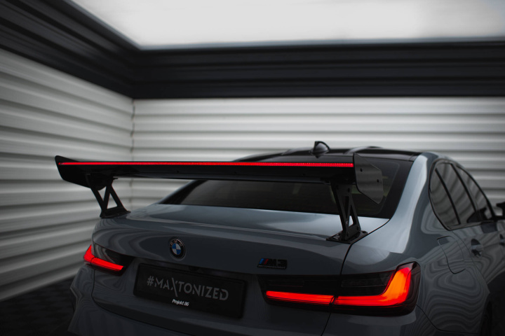 BMW 3-Serie Ink M-Sport G20 2018+ / M3 G80 2021+ Kolfibervinge Spoiler med LED-Ljus Bred Infästning Maxton Design i gruppen Välj bilmodell / BMW / 3-serie-4-serie (G20-G26) 19+ / Styling / Vingar hos DDESIGN Scandinavia AB (CFBM3G80MWING5245PLED)