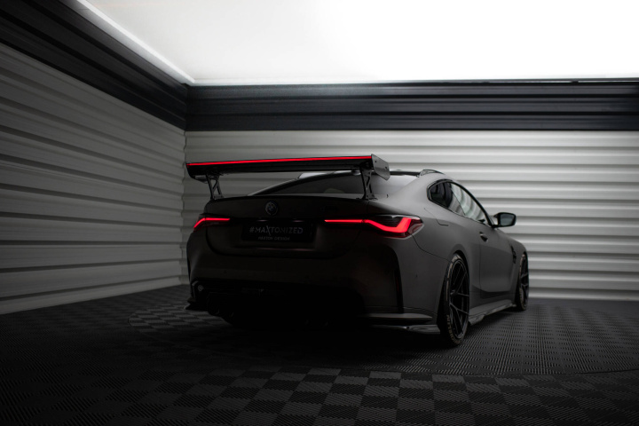 BMW 4-Serie G22 M-Sport 2020+ / M4 G82 2021+ Kolfibervinge Spoiler med LED-Ljus Bred Infästning Maxton Design i gruppen Välj bilmodell / BMW / 3-serie-4-serie (G20-G26) 19+ / Styling hos DDESIGN Scandinavia AB (CFBM4G82MWING5EXT245PLED)