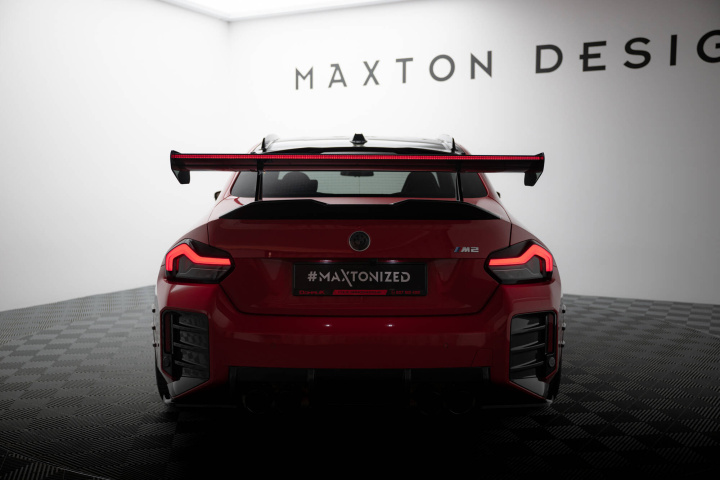 BMW M2 G87 2023+ Kolfibervinge med Swan Neck-Infästning och LED-Ljus Maxton Design i gruppen Välj bilmodell / BMW / 1-serie (E82-E88) 04-13 / Styling hos DDESIGN Scandinavia AB (CFBMM2G87WING5UPP245PLED)