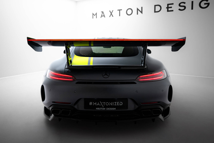 Mercedes-AMG GTR C190 Facelift 2017-2023 Kolfibervinge med LED-Ljus Maxton Design i gruppen Välj bilmodell / Mercedes Benz / AMG GT / GT S (C190) 2014-2023 hos DDESIGN Scandinavia AB (CFMEAMGGTR1FWING4245PLED)