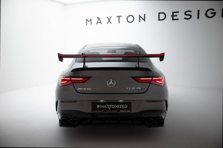 Mercedes-Benz CLA Coupe C118 / C118 Facelift 2019-2023 Kolfibervinge med Swan Neck-Infästning och LED-Ljus Maxton Design i gruppen Välj bilmodell / Mercedes Benz / CLA-Class 19+ (C118) hos DDESIGN Scandinavia AB (CFMECLA118WING5UPP245PLED)