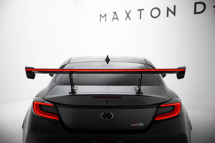 Toyota GR86 / Subaru BRZ Mk2 2021+ Kolfibervinge med Smal Infästning och LED-Ljus Maxton Design i gruppen Välj bilmodell / Toyota / GR 86 21+ hos DDESIGN Scandinavia AB (CFTOGR861WING5INT245P2LED)