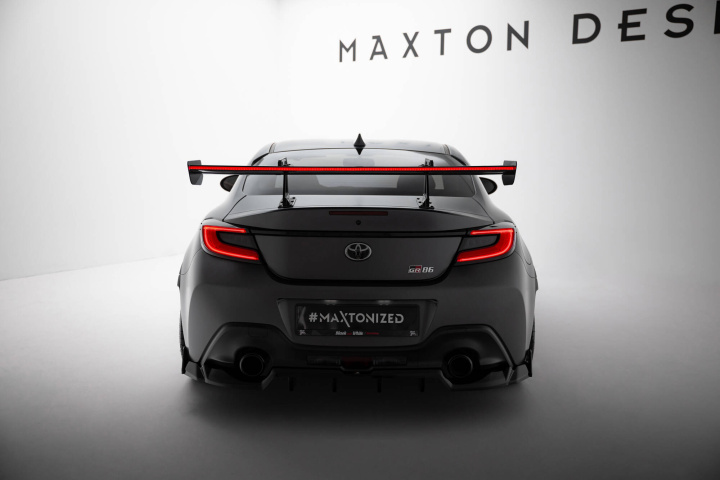 Toyota GR86 / Subaru BRZ Mk2 2021+ Kolfibervinge med Swan Neck-Infästning och LED-Ljus Maxton Design i gruppen Välj bilmodell / Toyota / GR 86 21+ hos DDESIGN Scandinavia AB (CFTOGR861WING5UPP245PLED)