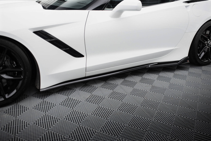 Chevrolet Corvette C7 2013-2019 Sidoextensions V.2 Maxton Design i gruppen Välj bilmodell / Chevrolet / Corvette C7 / Styling hos DDESIGN Scandinavia AB (CH-CO-C7-SD2G)