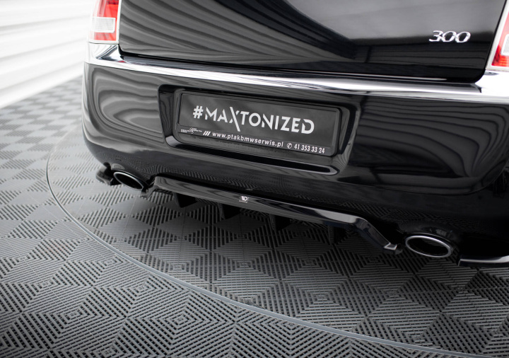 Chrysler 300C Mk2 2011-2014 Bakre Splitter (Med Splitters) V.1 Maxton Design i gruppen Välj bilmodell / Chrysler / 300C 05- / Styling hos DDESIGN Scandinavia AB (CHR-300C-2-RD1G-RD2G)