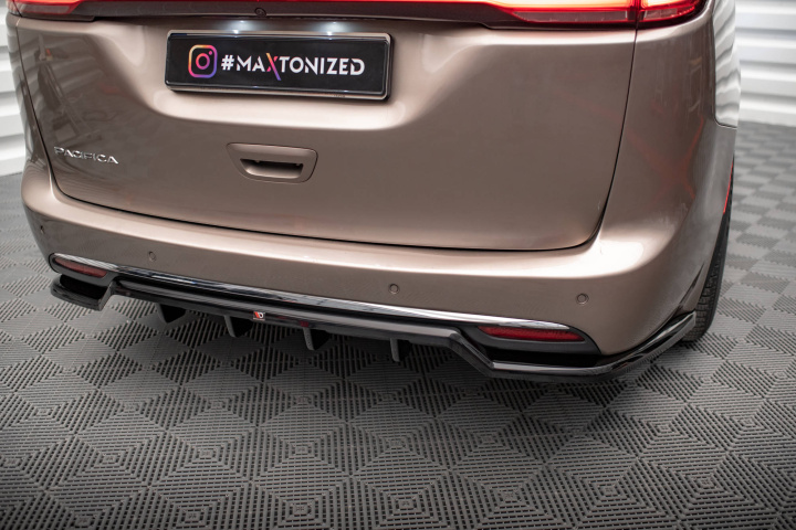 Chrysler Pacifica Mk2 2016-2020 Bakre Splitter (Med Splitters) V.1 Maxton Design i gruppen Välj bilmodell / Chrysler / Pacifica hos DDESIGN Scandinavia AB (CHR-PA-2-RD1G-RD2G)