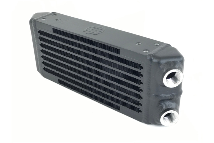 CSF8119 Universal Dual-Pass Oljekylare M22x1.5-anslutningar 330x120x55 CSF Radiators