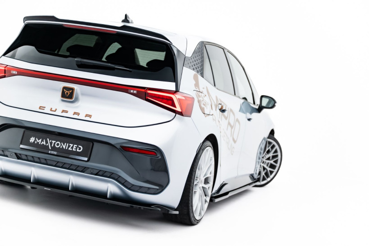 Cupra Born Mk1 2021+ Bakre Splitter / Diffuser (Med Splitters) Maxton Design i gruppen Välj bilmodell / Cupra / Born 2021+ hos DDESIGN Scandinavia AB (CU-BO-1-RD1G-RD2G)