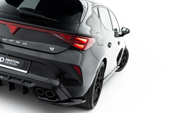 Cupra Leon ST / Hatchback Mk1 Facelift 2024- Bakre Sidoextensions V.2 Maxton Design i gruppen Välj bilmodell / Cupra / Leon 2020+ hos DDESIGN Scandinavia AB (CU-LE-1F-RSD2G)