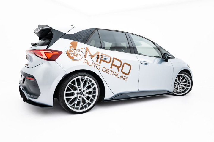 Cupra Born Mk1 2021+ Street Pro Sidokjolar / Sidoextensions Maxton Design i gruppen Välj bilmodell / Cupra / Born 2021+ hos DDESIGN Scandinavia AB (CUBO1CNC-SD1BRB)