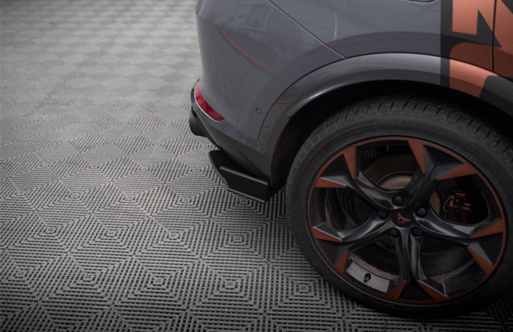 Cupra Formentor Mk1 2020-2024 Street Pro Bakre Sidoextensions Svart/Röd Maxton Design i gruppen Välj bilmodell / Cupra / Formentor 2020+ hos DDESIGN Scandinavia AB (CUFO1CNC-RSD1BRB)