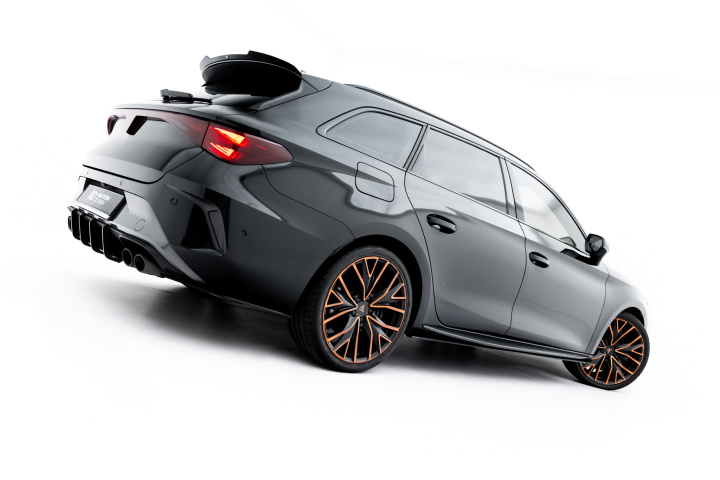 Cupra Leon ST / Hatchback Aero Mk1 / Mk1 Facelift 2020-2024 Street Pro Sidoextensions Maxton Design i gruppen Välj bilmodell / Cupra / Leon 2020+ hos DDESIGN Scandinavia AB (CULE1FAEROCNC-SD1BRB)